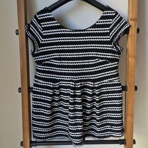 Eight Sixty Women's Black and White Striped Blouse - Size S